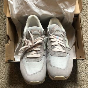 New in box new balance shoes 9.5 pink gray